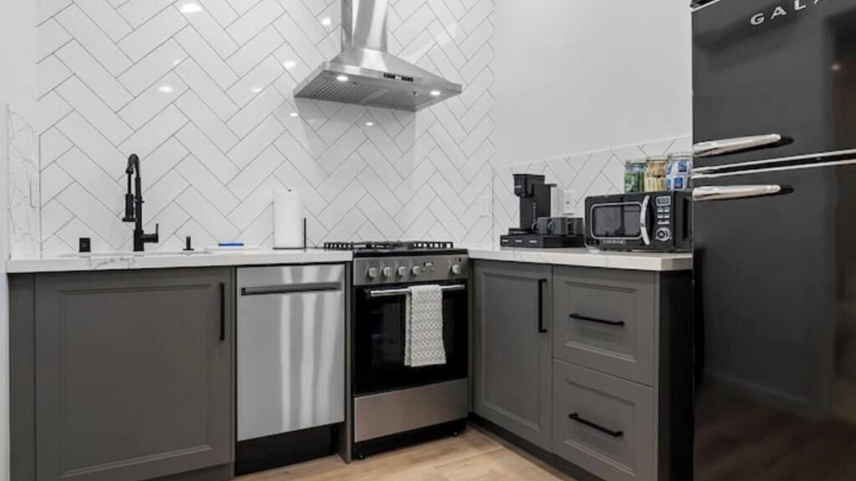 Los Angeles House | Guest house w/2BR 2bath by DTLA East Los Angeles