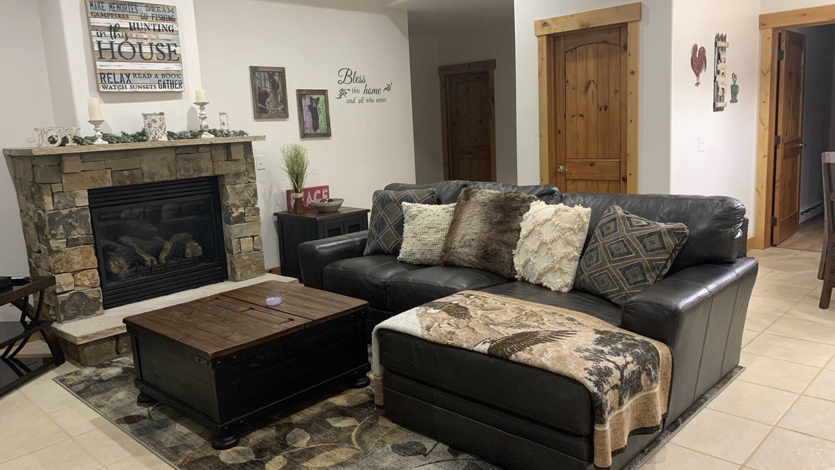 Gypsum House | Guest Level with Mountain View