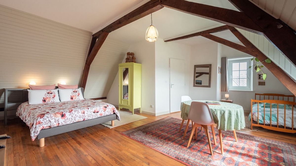 Lagarde Bed & Breakfast | Guest Room 'Chambre Marie-Jo' with Mountain View, Shared Terrace and Wi-Fi