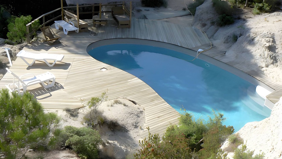 Moureze Bed & Breakfast | Guest Room 'Le Sabel - Blue Room' with Mountain View, Shared Pool