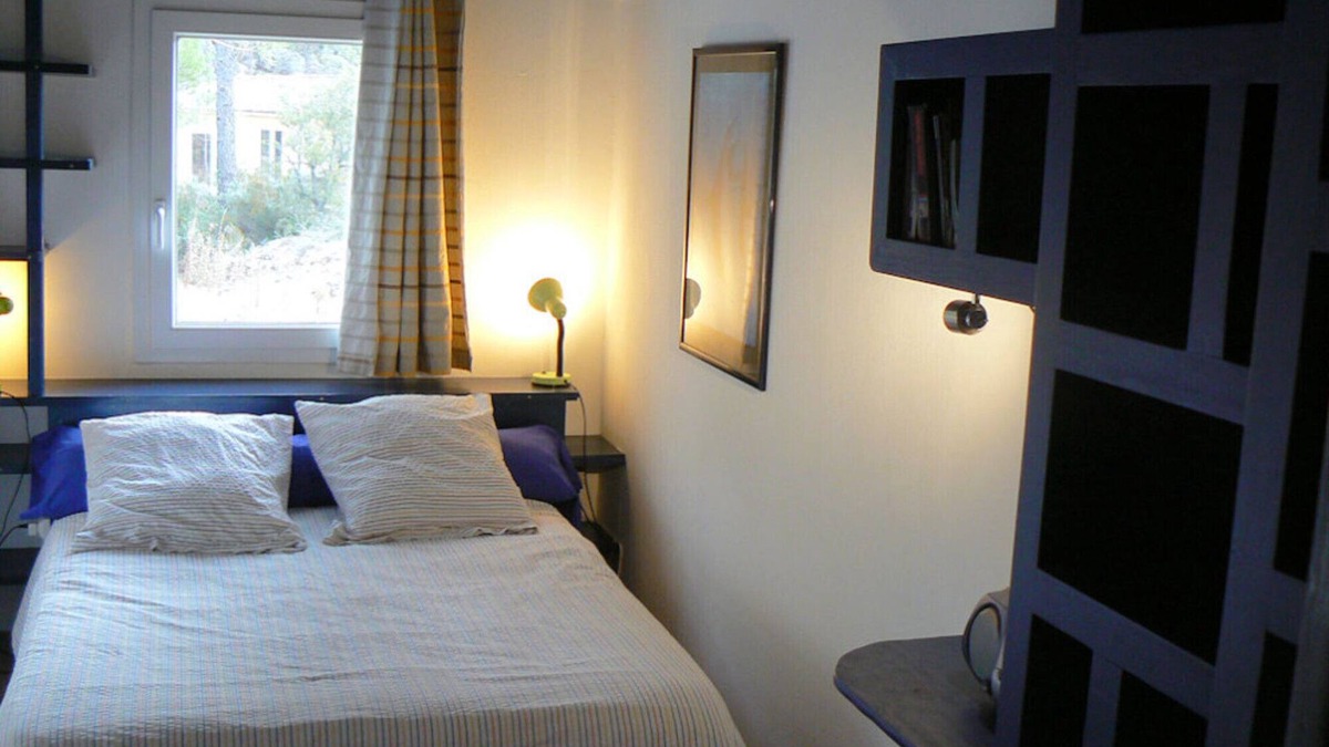 Moureze Bed & Breakfast | Guest Room 'Le Sabel - Cabanon' with Mountain View and Wi-Fi