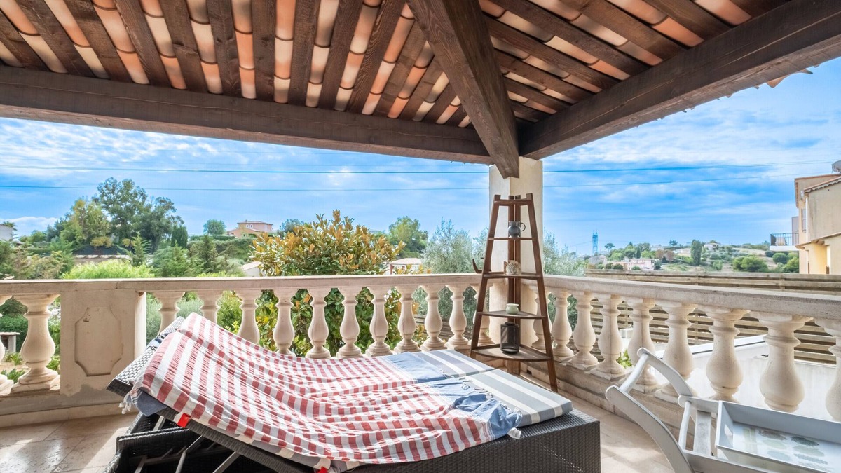 La Gaude Bed & Breakfast | Guest Room 'Proche De Nice' with Sea View, Wi-Fi and Air Conditioning