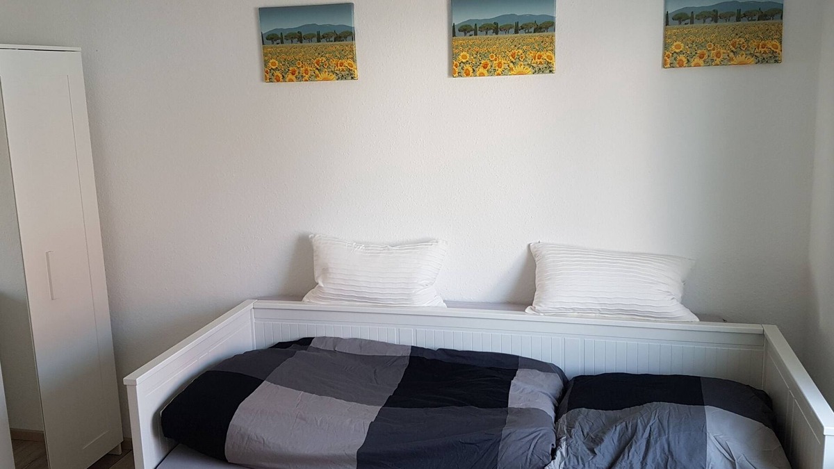 Homburg Apartment | Guest rooms close to the center and the university, quiet forest edge location