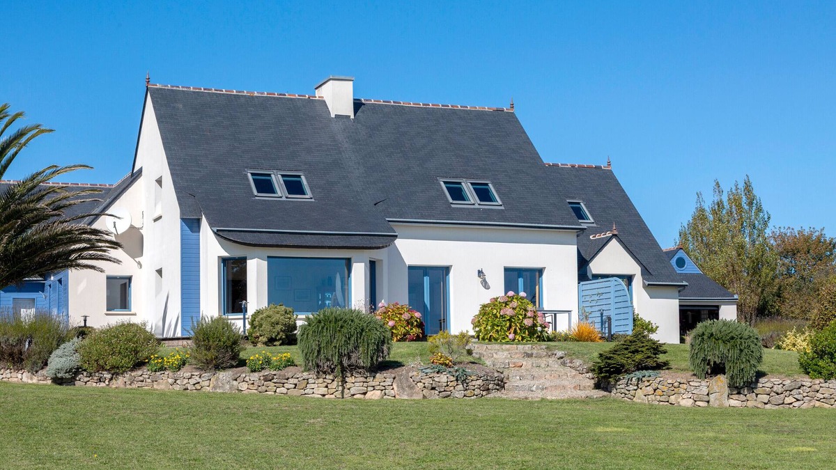 Plogoff Bed & Breakfast | Guest Rooms "Océane et Framboise" Sea View - Océane Room