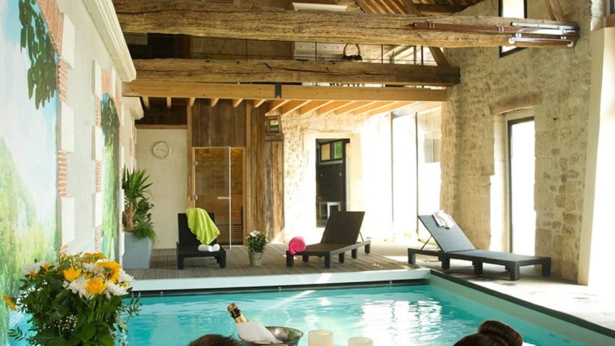 Noyant-et-Aconin Bed & Breakfast | GUEST ROOMS 💦 Swimming pool, Spa, Hammam, Sauna. Just for you!