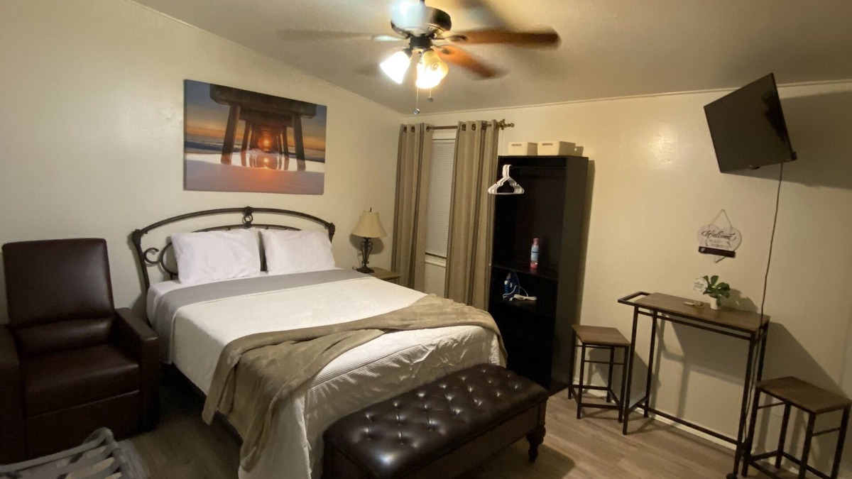 Tampa House | Guest Suite in Tampa! 5 minutes from the airport and near the beach!