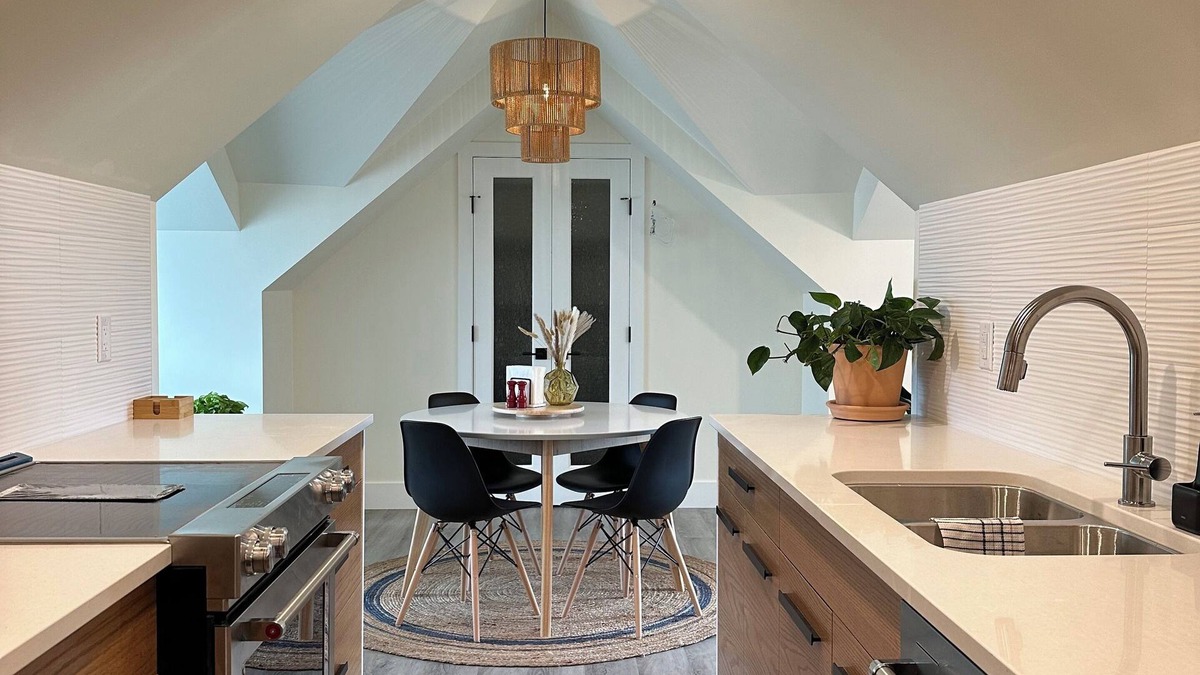 Northeast Edmonton House | Guesthouse at the Davidson Manor