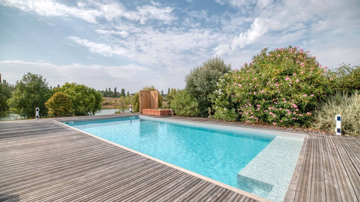 Caraman House | Guesthouse 'Domaine En Castanet' with Shared Pool, Private Garden and Wi-Fi