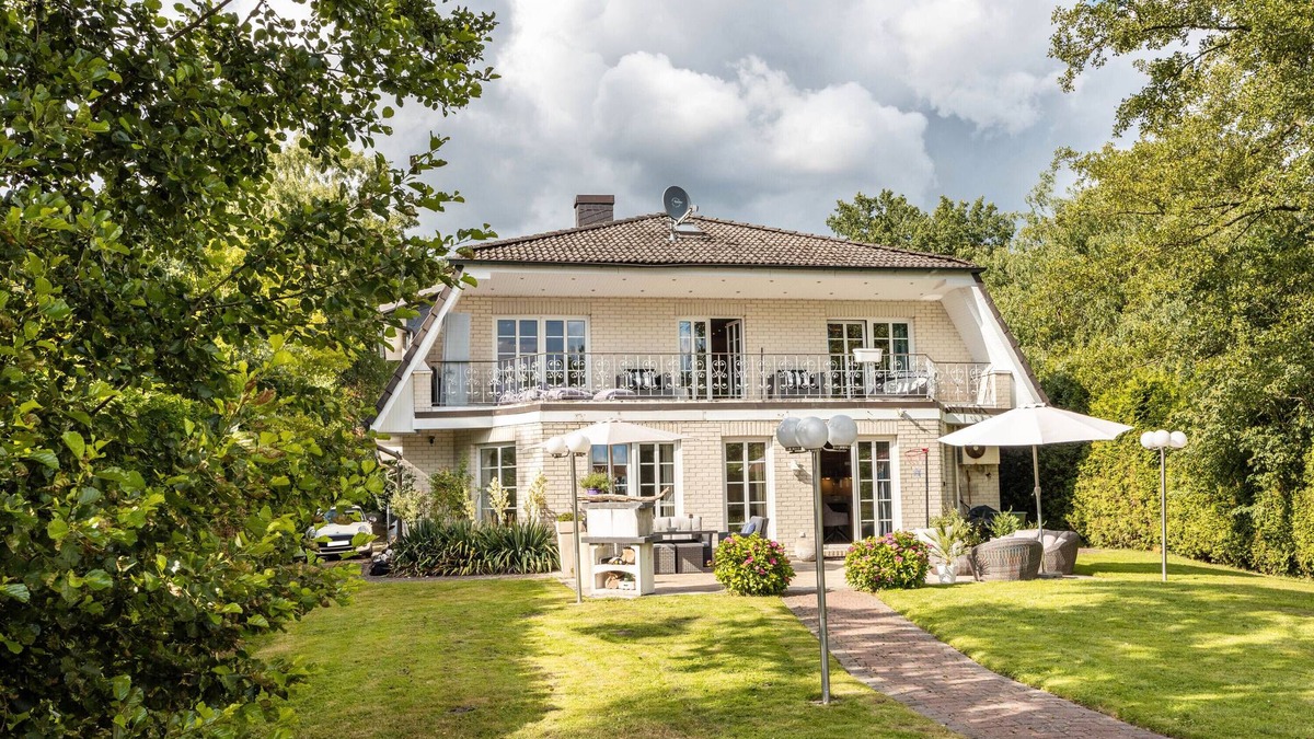 Bergedorf House | Guesthouse 'Dream House' with Private Terrace, Wi-Fi and Air Conditioning