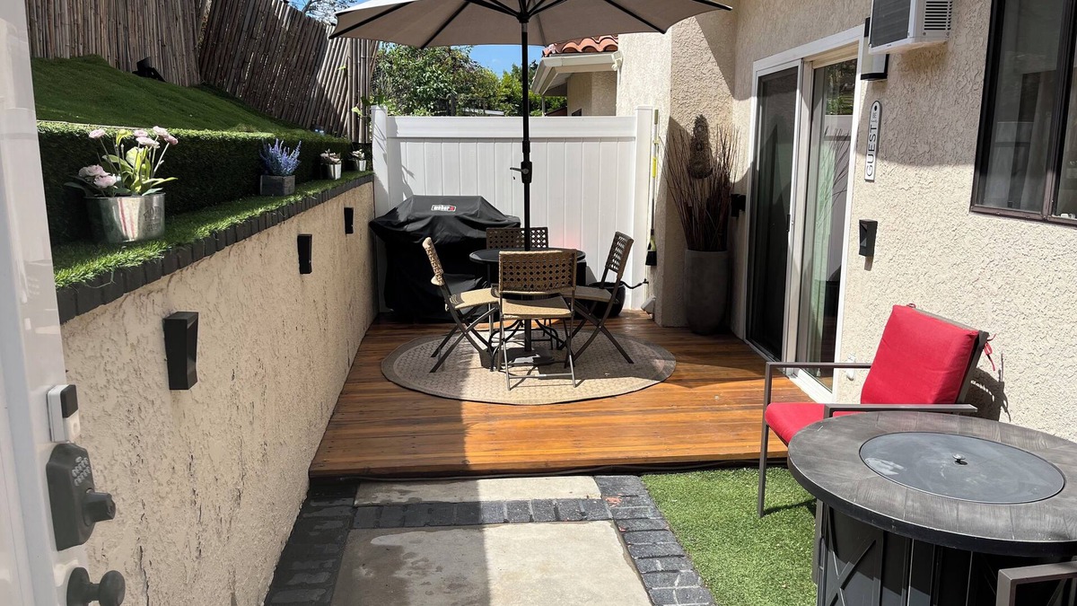 Tarzana House | Guesthouse ,privet entry,gated,designated parking & patio