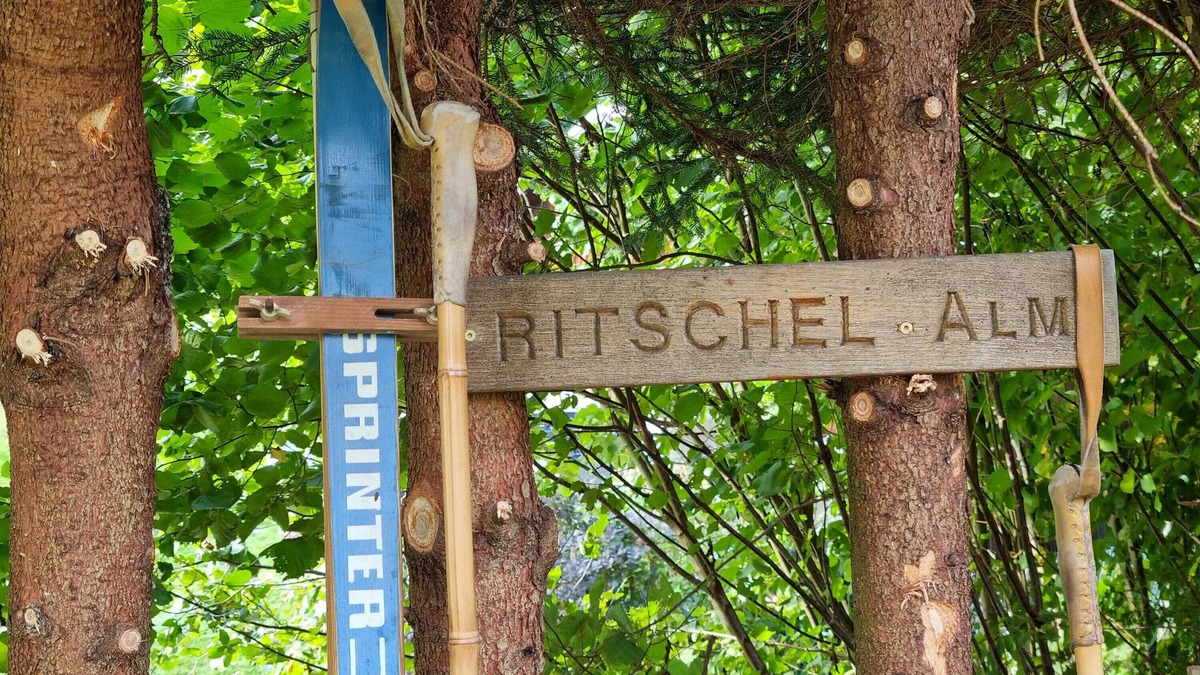 Probstzella House | Guesthouse 'Ritschel Alm' with Mountain View, Shared Pool and Wi-Fi