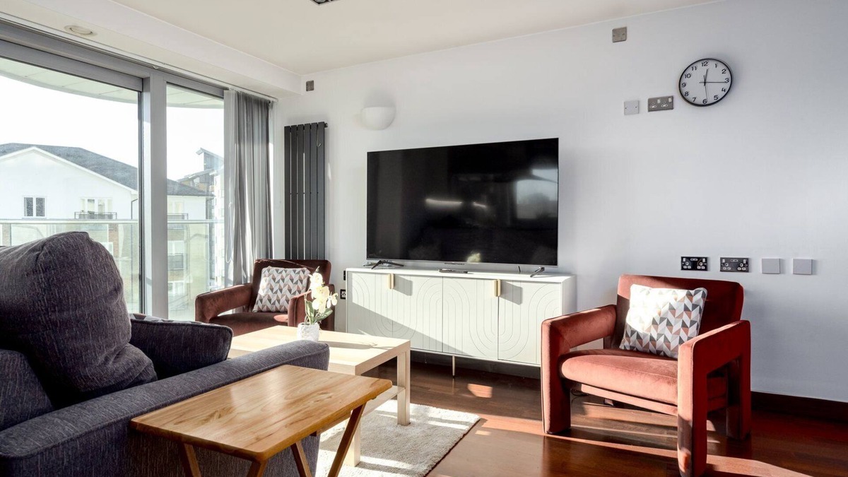 St. Mary's Park Apartment | GuestReady - 2BR in Battersea with Balcony