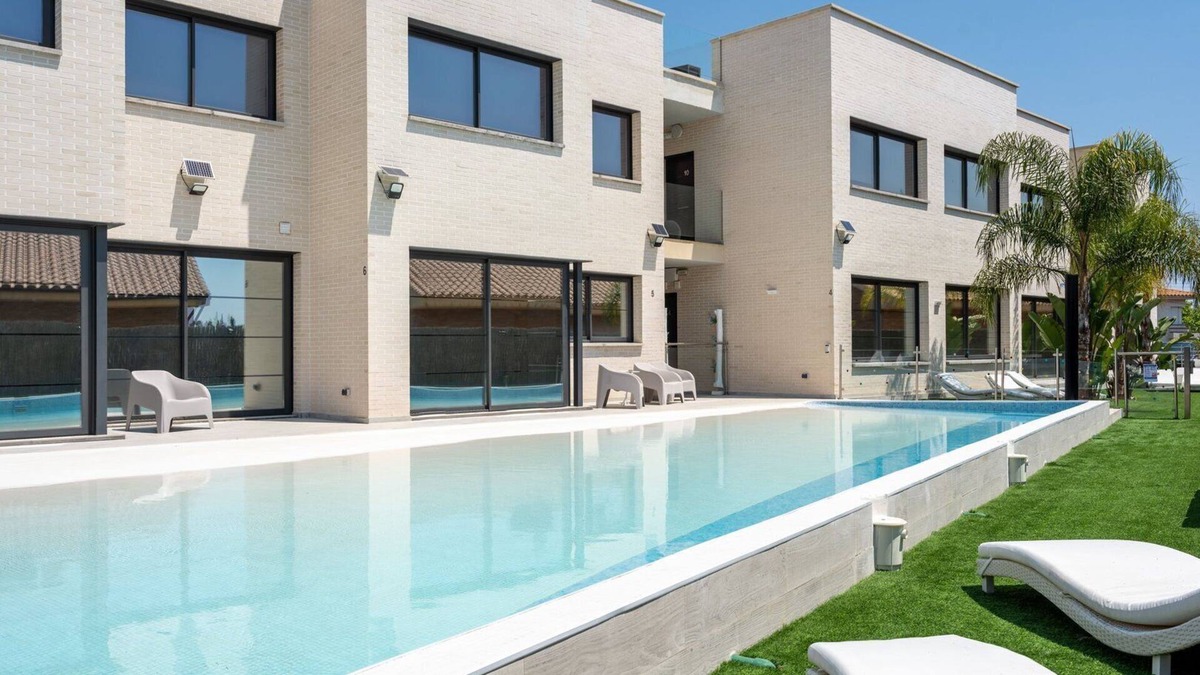 Masnou Apartment | GuestReady - April Rose Pool Apartments Duplex