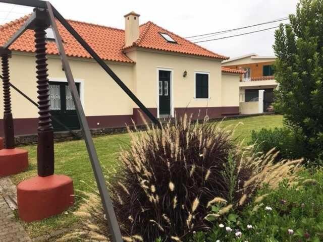 Porto da Cruz House | GuestReady - Casa Avó Alice
