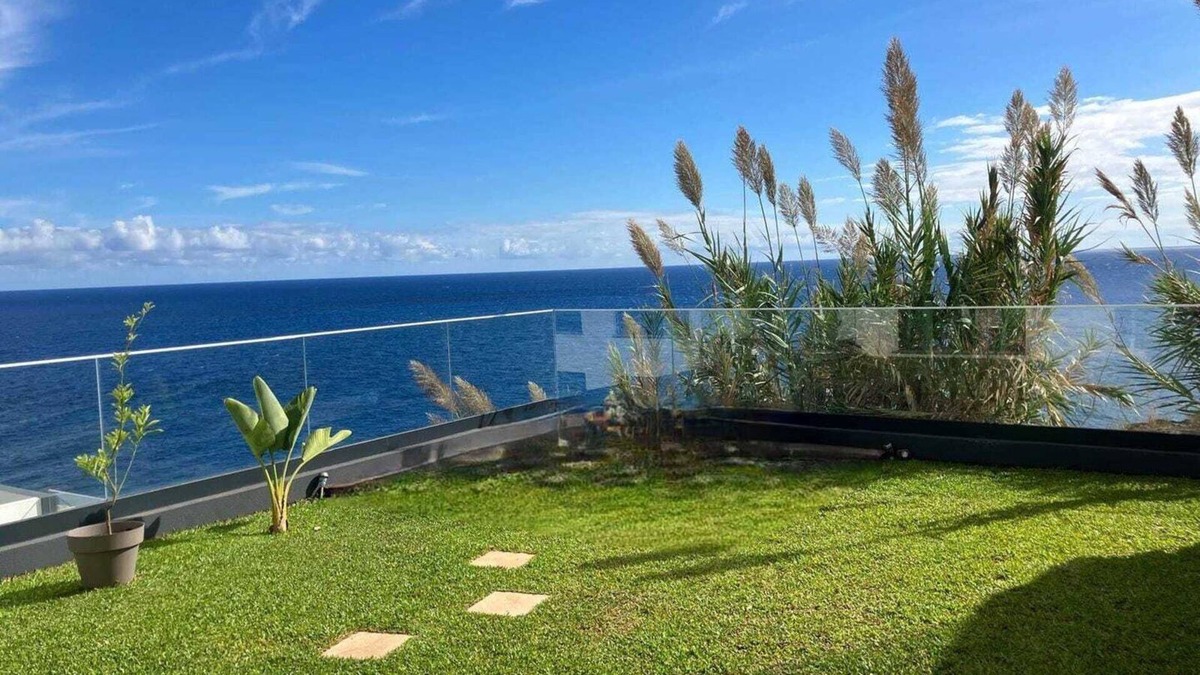 Gaula Apartment | GuestReady - Cliff residence with sea views