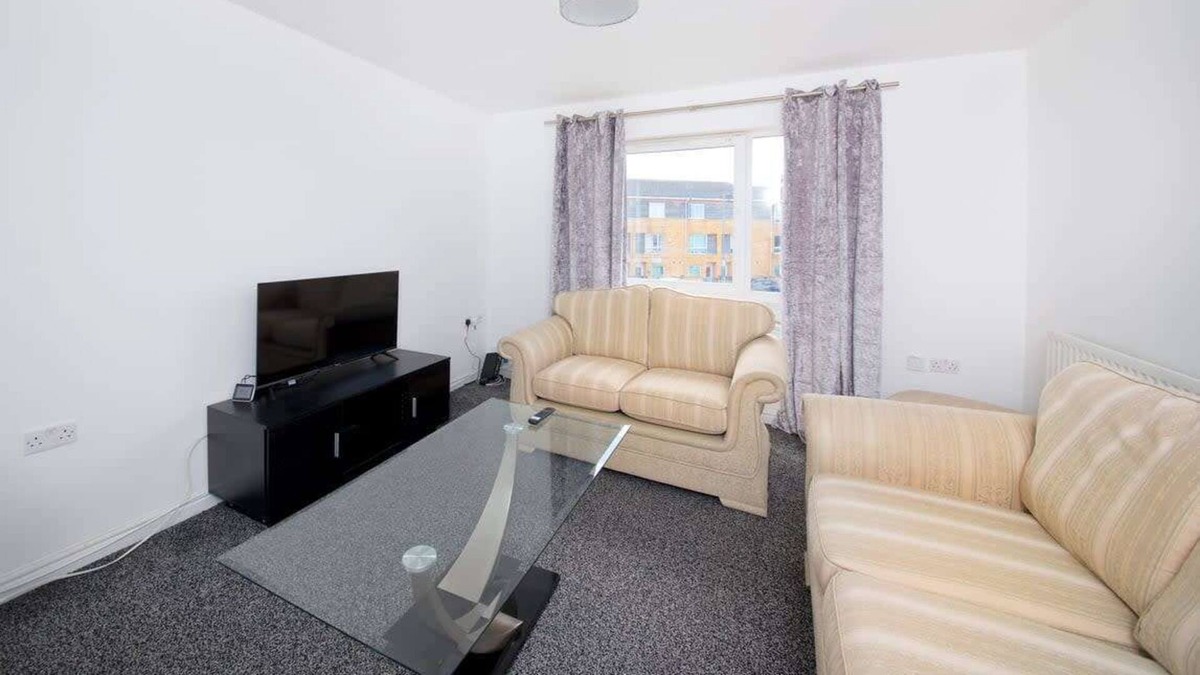 Chorlton-on-Medlock Other | GuestReady - A white sensation in Ardwick