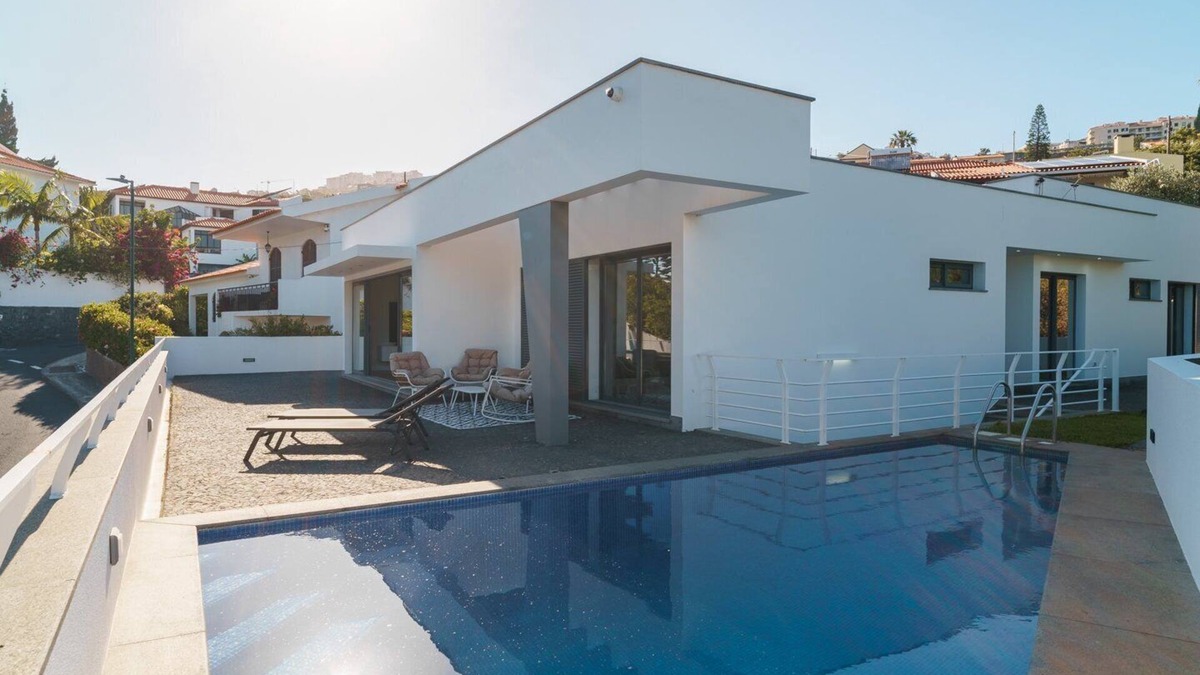 Canico Villa | GuestReady - Golden paradise in Caniço