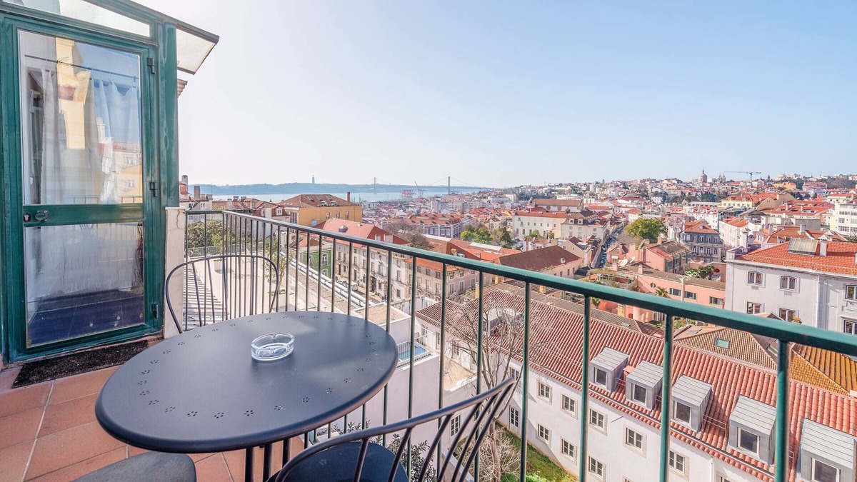Bairro Alto Apartment | GuestReady - Les Fleurs