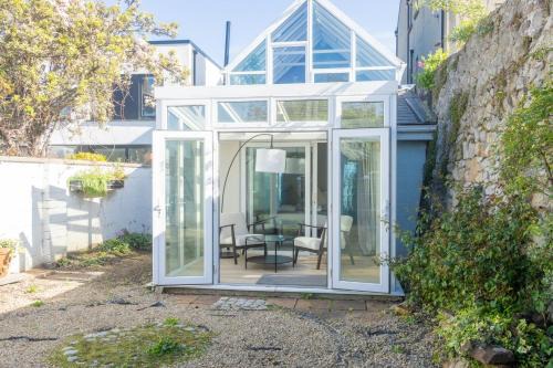 Monkstown House | GuestReady - Modernised cottage in Monkstown