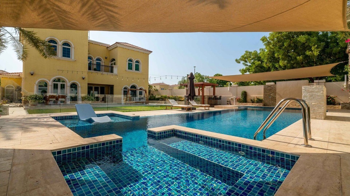 Jumeirah Park Villa | GuestReady - Peaceful Garden Villa l Pool & BBQ
