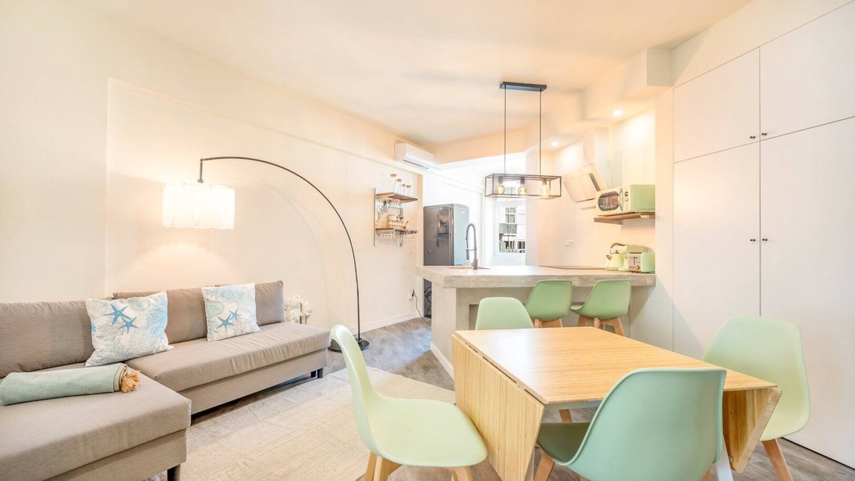 Paco De Arcos Apartment | GuestReady - Renovated haven with river view