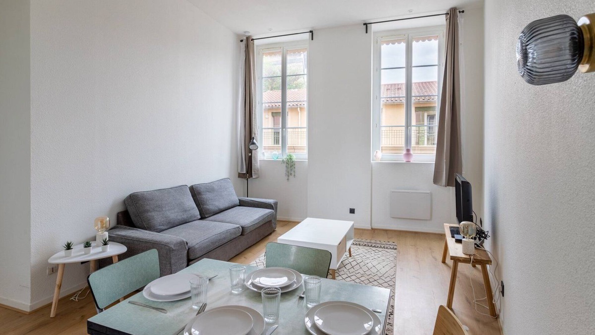 Griffon - Royale Apartment | GuestReady-Spacious apt on slopes of Croix-Rousse