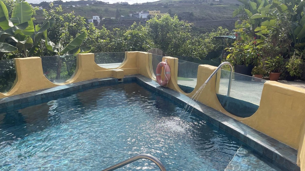Santa Maria de Guia de Gran Canaria Villa | Guia house with swimming pool and jacuzzi
