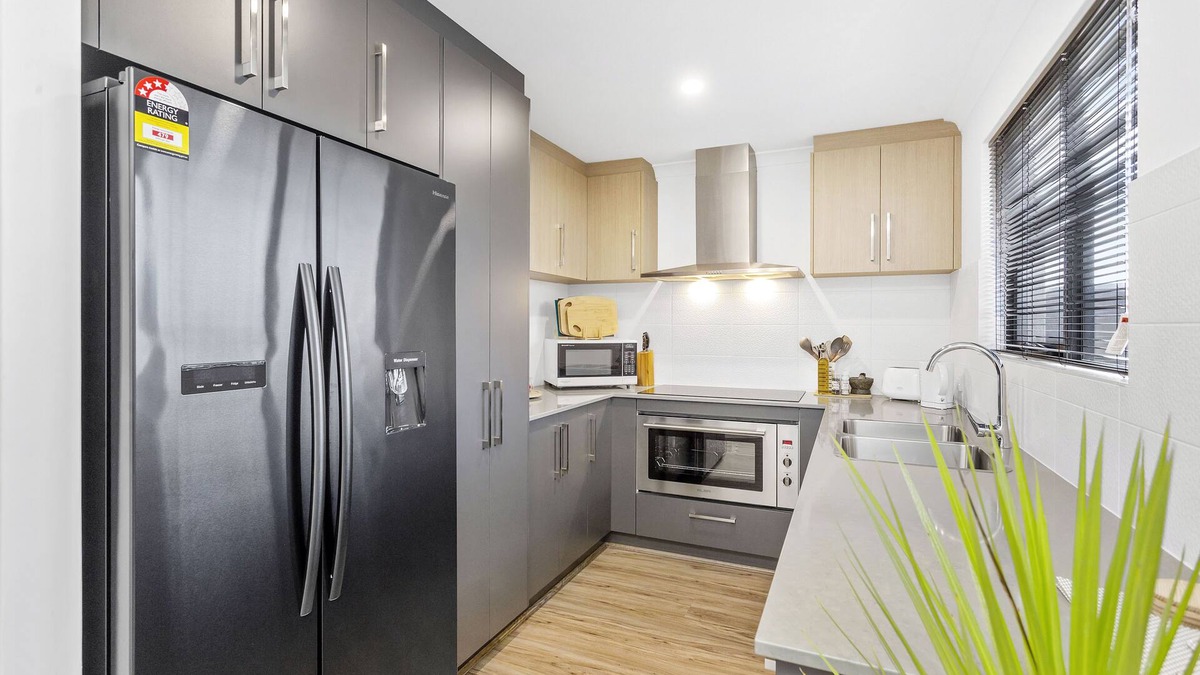 Perth House | Guildford Family HideawaynModern 2 bedroom, 2 bathroom house.nFree WiFi,parking.