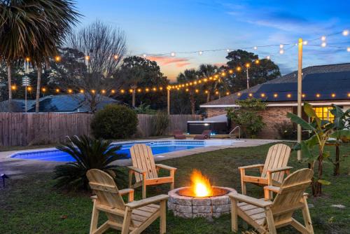 Gulf Breeze Villa | Gulf Breeze Beach House w Pool Huge Hot Tub and Sauna