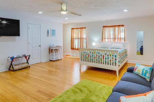 Gulf Breeze Apartment | Gulf Breeze Vacation Rental for 2 with Pool Access!