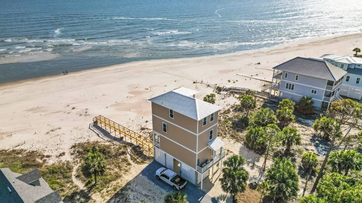 Indian Pass House | Gulf Front Home | Sleeps 12 | Pets OK | Grill