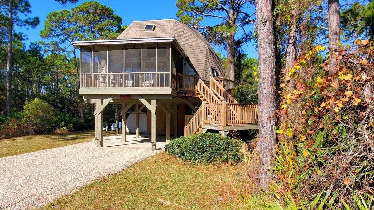 Panacea Cottage | Gulf view Geodesic Dome Cottage just a 5 minute walk to uncrowded beach!