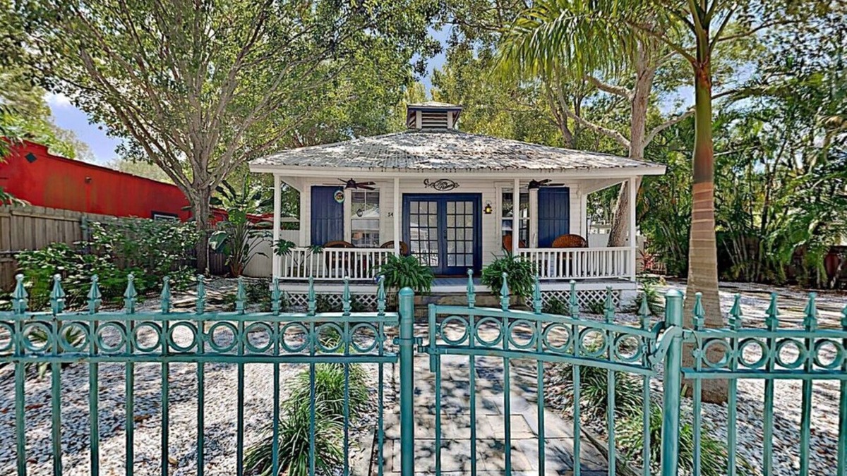 Gulfport House | Gulfport Historic Waterfront Art District - Walk to Dining & Beach