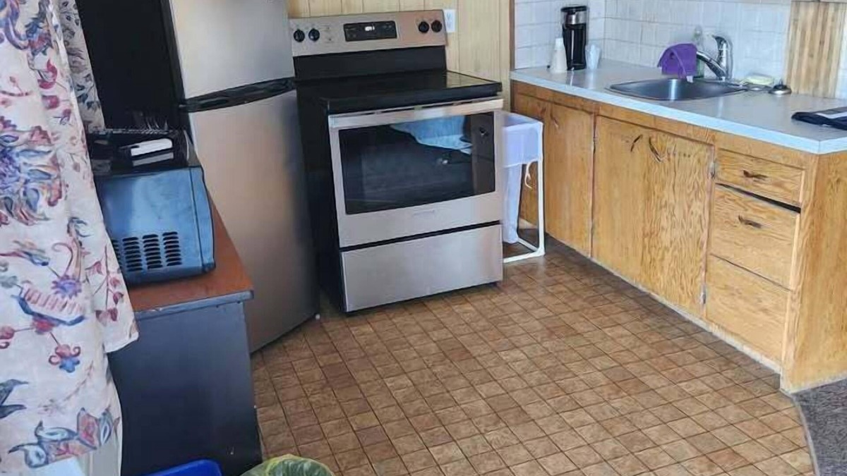 Gull Lake Hotel | GULL LAKE LODGE MOTEL
