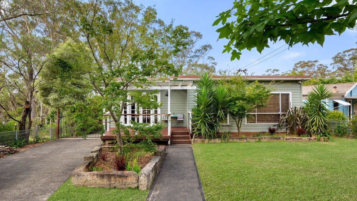 Wentworth Falls House | Gumtree Cottage in a quiet street with fenced yard