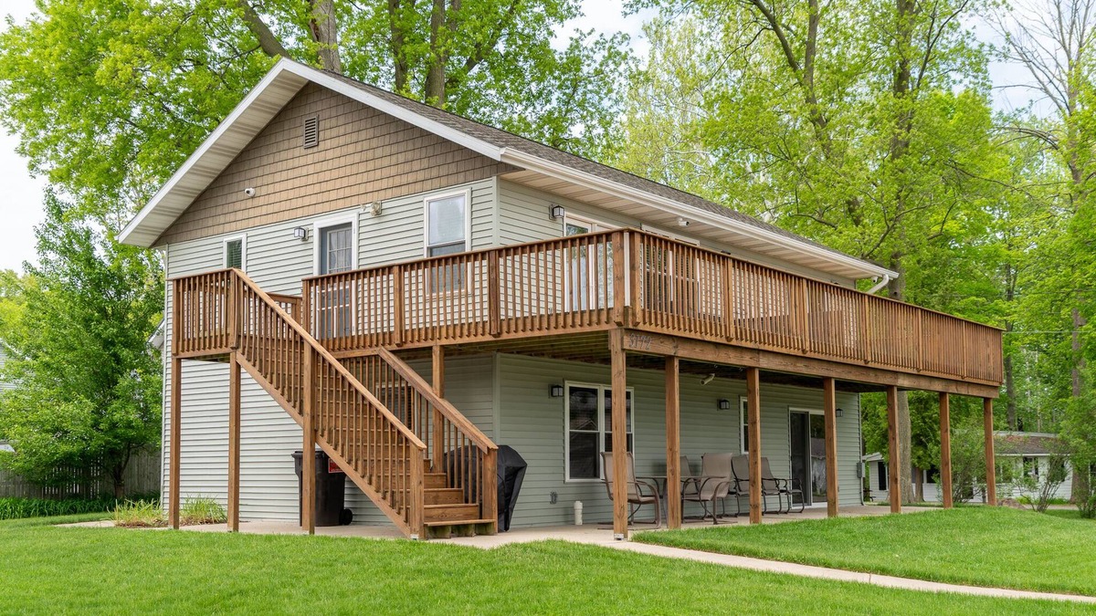 Shelbyville House | Gun Lake home w/private lot, dock, and tons of parking!
