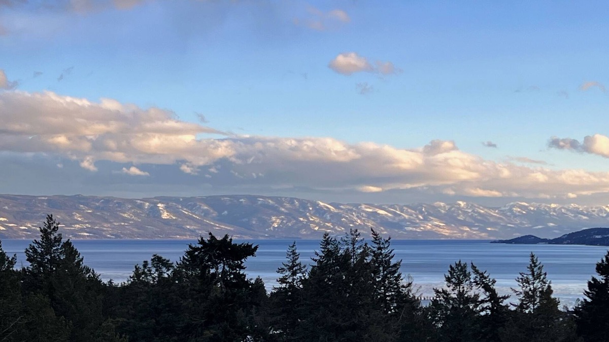 Somers House | Gundy's Getaway Lower Views of Flathead Lake & Montana Mission.Mountains