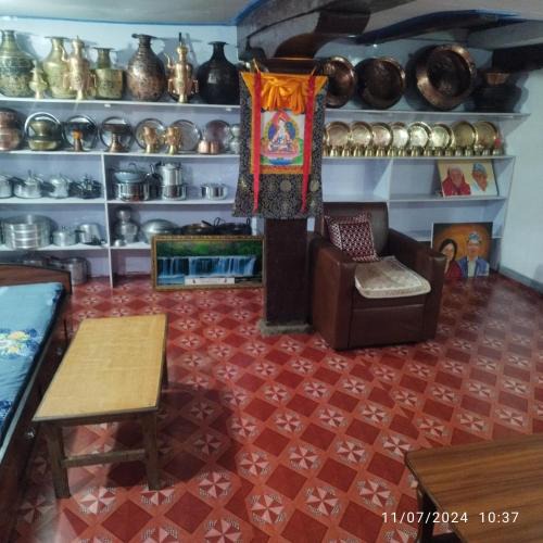 Ghachok Hotel | Gurung Ghachok kitchen and lodge