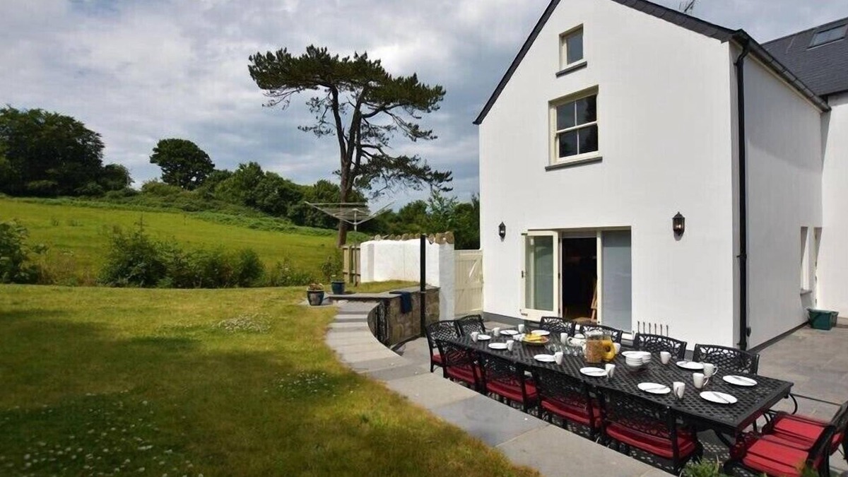 Newport Cottage | GWELFOR, NEWPORT, family friendly in Newport, Pembrokeshire