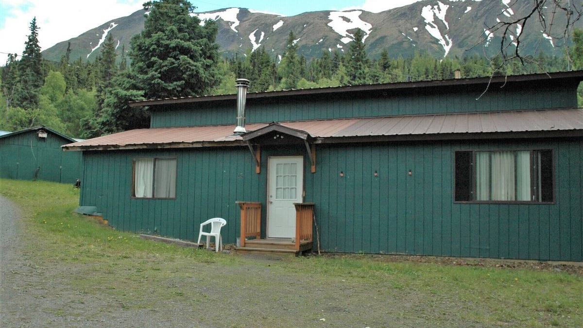 Kenai Peninsula Cabin | Gwin's Lodge Lower Alder Cottage #15