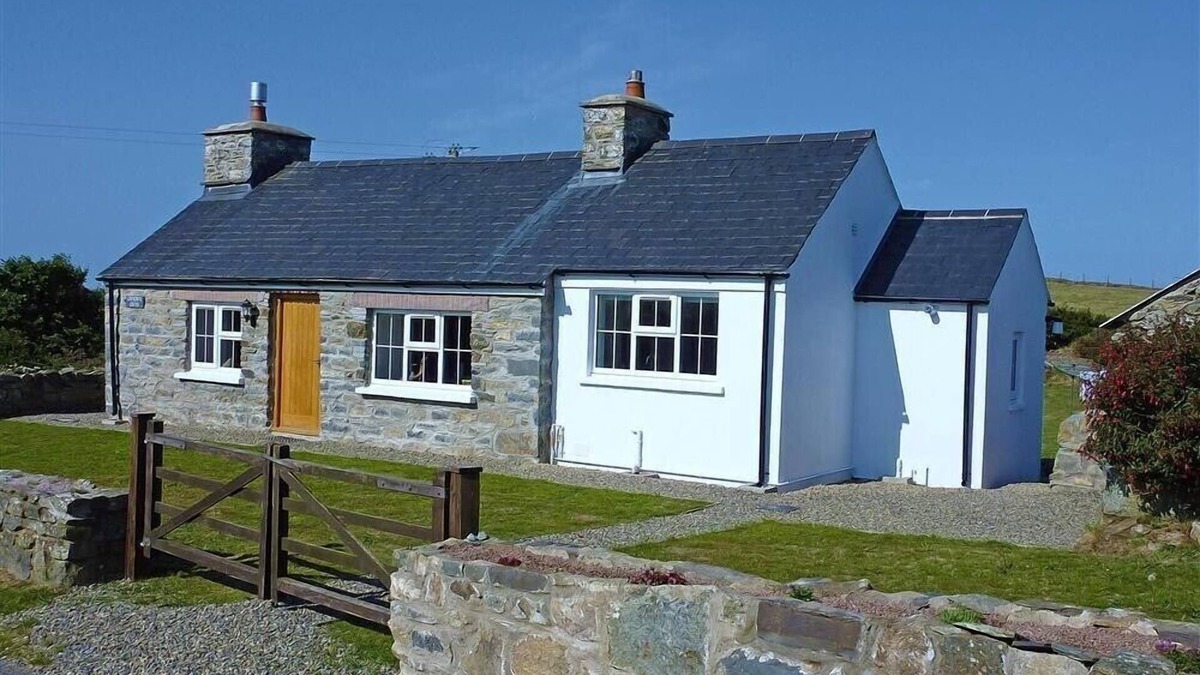 Trefasser Cottage | GWNDWN GWYN, family friendly, character holiday cottage in Goodwick