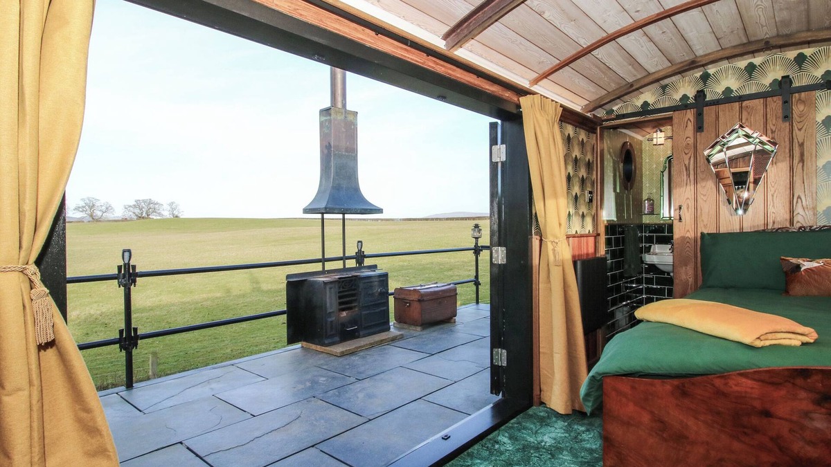 Ludwel Cottage | GWR WAGON - VICTORIA STATION, romantic, with a garden in Ludlow