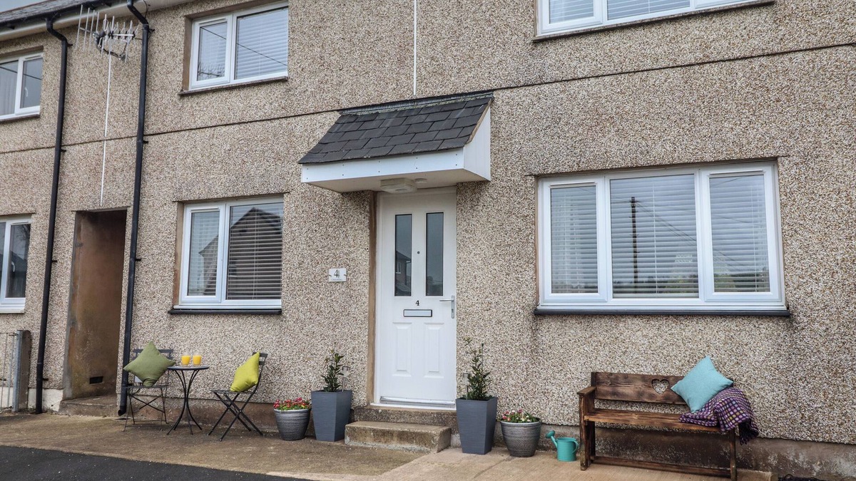 Bala House | GWYNFA, pet friendly, with open fire in Bala