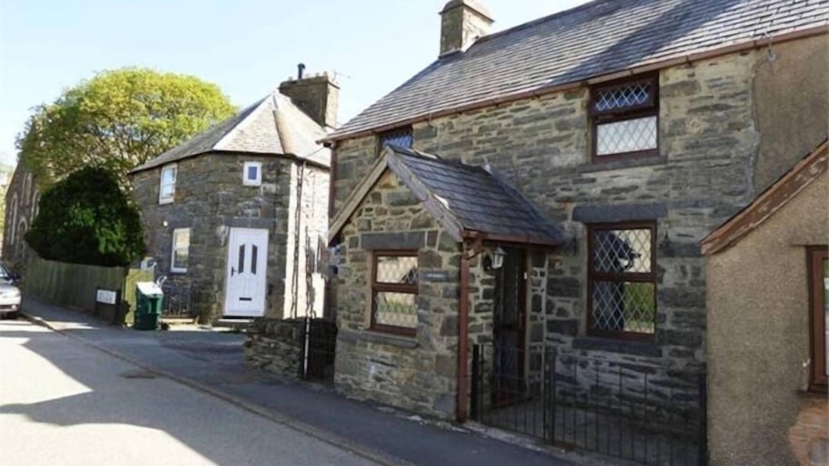 Cwmtirmynach House | Gwynfryn Summary: Thi