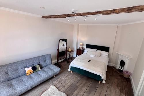 Hereford Apartment | Gwynne House - Historic Riverside Rooms & Apartments in Hereford City Centre, Sleeps 1-16