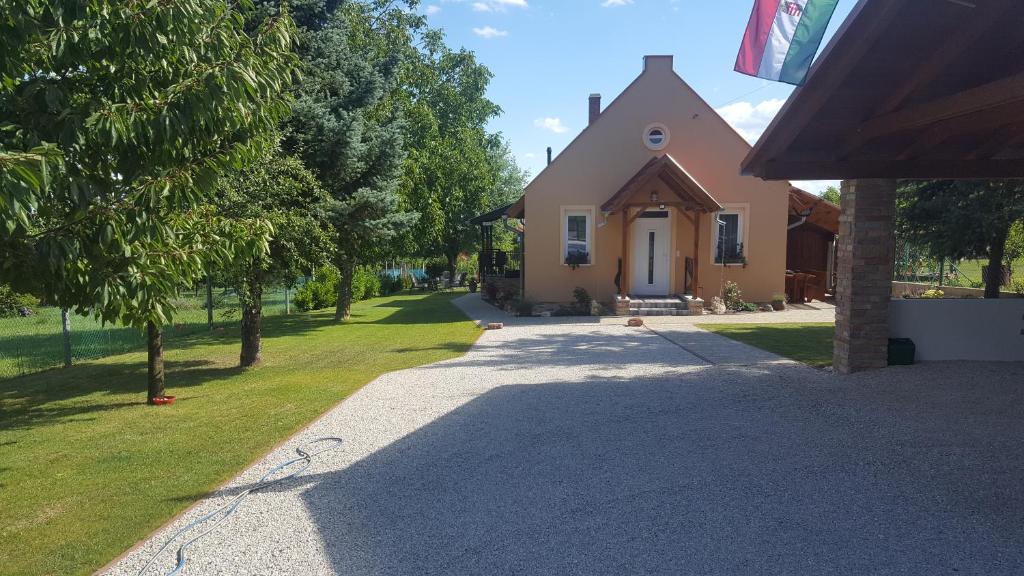 Keszthely Apartment | Gyöngyvirág Apartman