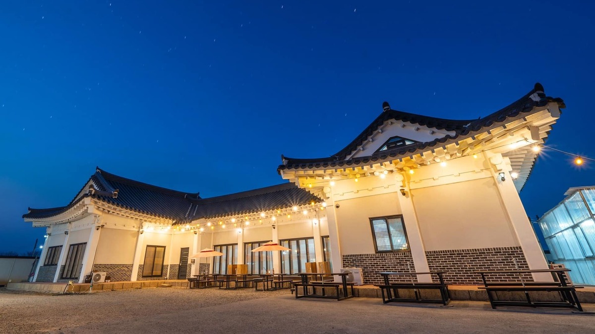 Gyeongju House | Gyeongju Poseokjeong Hanok Pool Villa