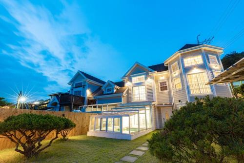 Gyeongju House | Gyeongju Sky Lake Pool Villa