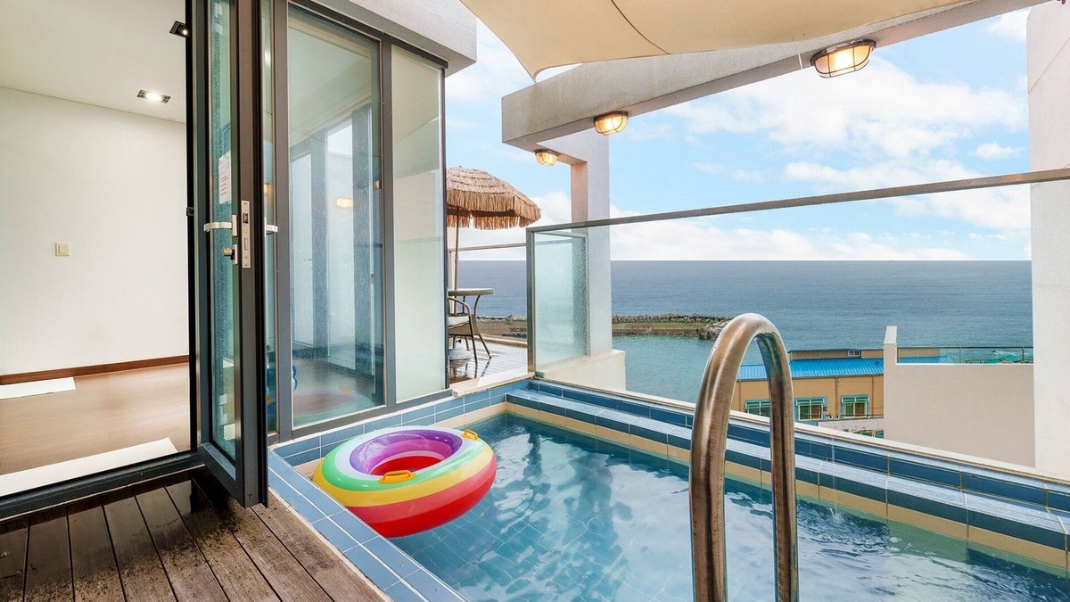 Gyeongju House | Gyeongju Wave Dokchae Poolvilla Pension