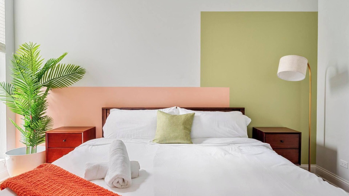 Near West Side Apartment | Gym | Garage Parking | Balcony | Sleeps 6